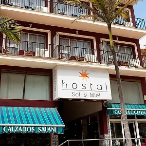 hostal-sol-y-miel.hotelsinnerja.org/